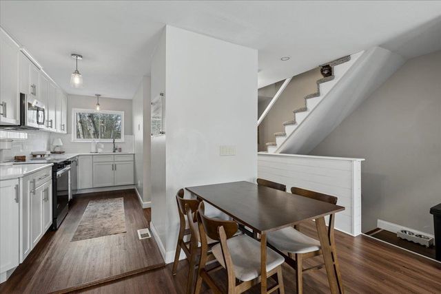 28 Dunvegan Woods Drive, Hampton, NH 03842