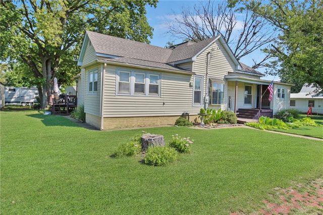 911 E 5th Street, Altamont, KS 67330