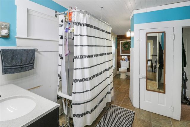 911 E 5th Street, Altamont, KS 67330