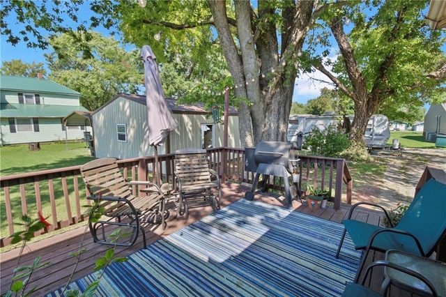 911 E 5th Street, Altamont, KS 67330