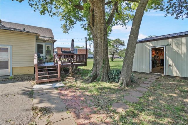 911 E 5th Street, Altamont, KS 67330