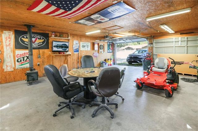 911 E 5th Street, Altamont, KS 67330