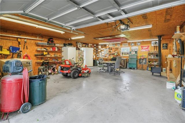 911 E 5th Street, Altamont, KS 67330