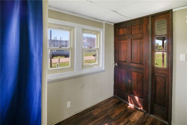 911 E 5th Street, Altamont, KS 67330