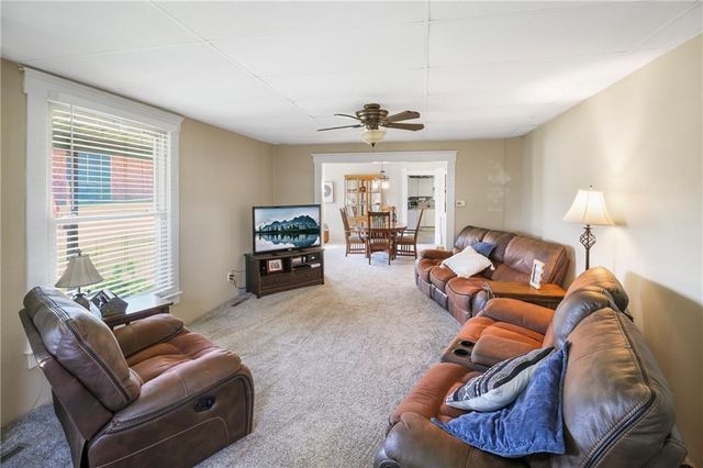 911 E 5th Street, Altamont, KS 67330