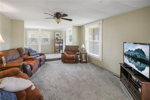 911 E 5th Street, Altamont, KS 67330