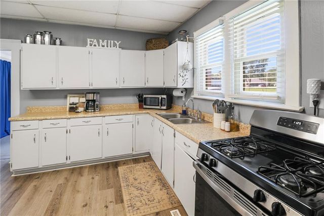 911 E 5th Street, Altamont, KS 67330