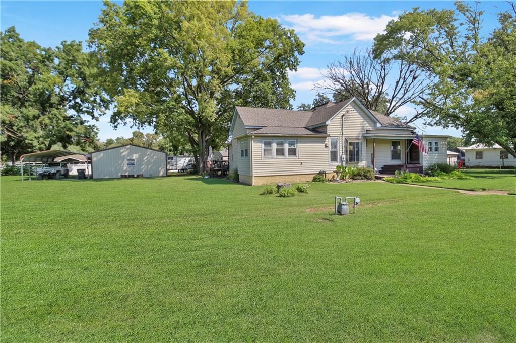 911 E 5th Street, Altamont, KS 67330