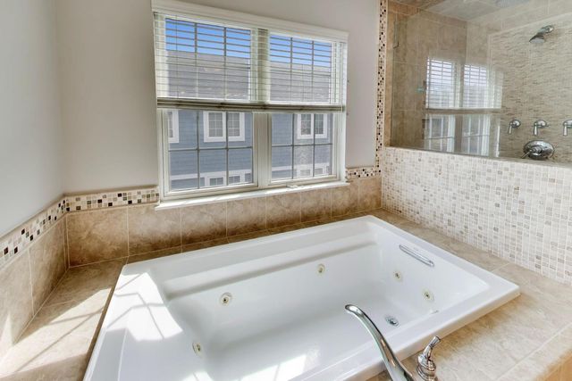 2804 Park Lane, Glenview, IL 60025