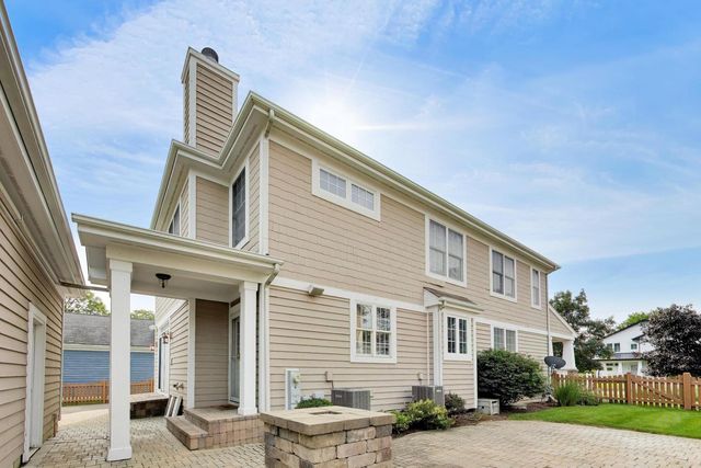 2804 Park Lane, Glenview, IL 60025