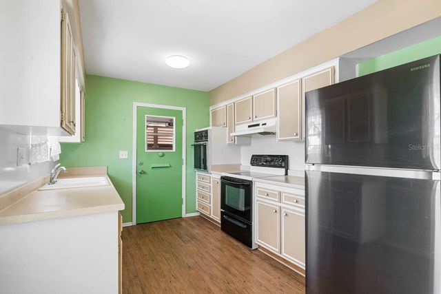 829 FOX HILLS DRIVE, Sun City Center, FL 33573