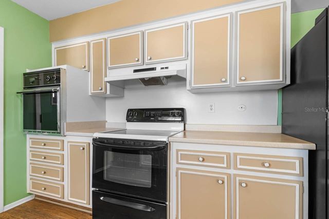 829 FOX HILLS DRIVE, Sun City Center, FL 33573