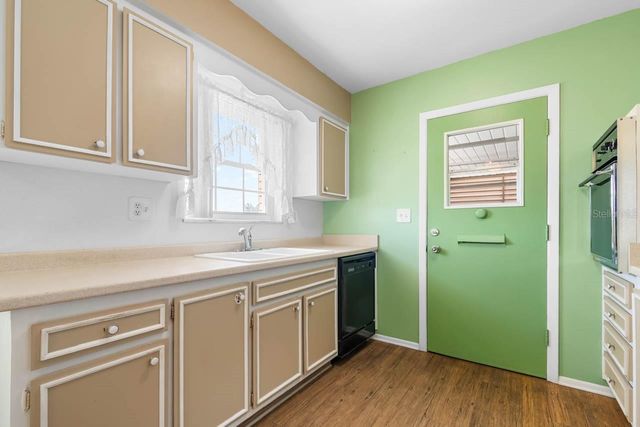 829 FOX HILLS DRIVE, Sun City Center, FL 33573