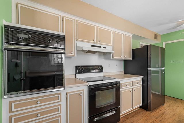 829 FOX HILLS DRIVE, Sun City Center, FL 33573