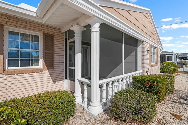 829 FOX HILLS DRIVE, Sun City Center, FL 33573