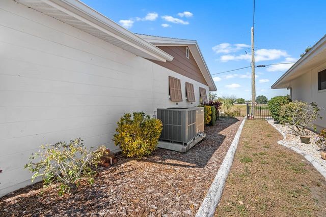 829 FOX HILLS DRIVE, Sun City Center, FL 33573