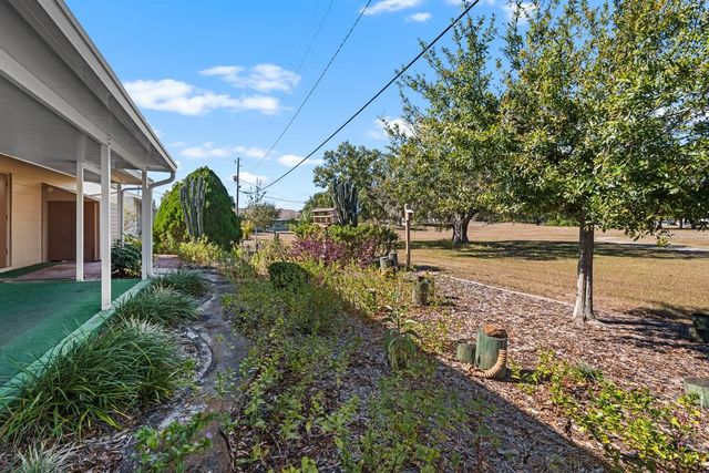 829 FOX HILLS DRIVE, Sun City Center, FL 33573