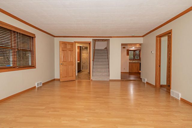 953 W Burns Valley Road, Winona, MN 55987