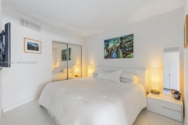 2301 Collins Avenue 931, Miami Beach, FL 33139