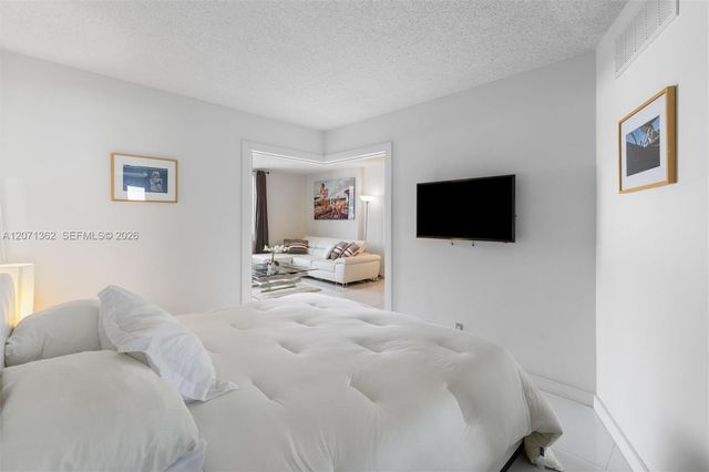 2301 Collins Avenue 931, Miami Beach, FL 33139