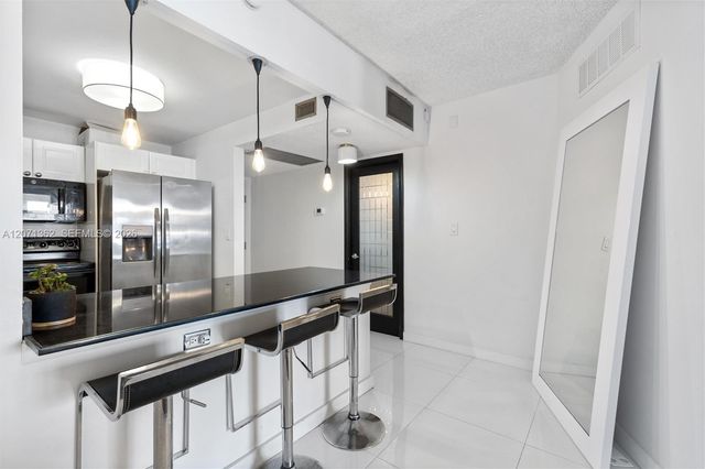 2301 Collins Avenue 931, Miami Beach, FL 33139