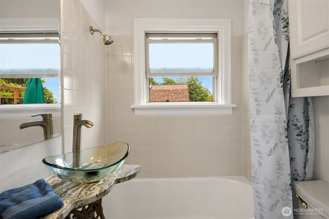 921 SW 102nd Street, Seattle, WA 98146