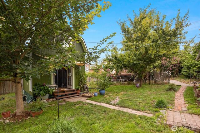 921 SW 102nd Street, Seattle, WA 98146