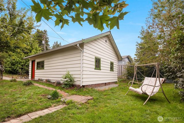 921 SW 102nd Street, Seattle, WA 98146