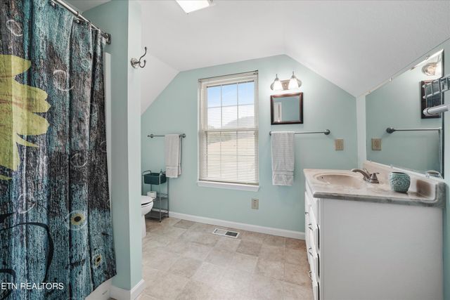 9228 Washington Pike, Corryton, TN 37721