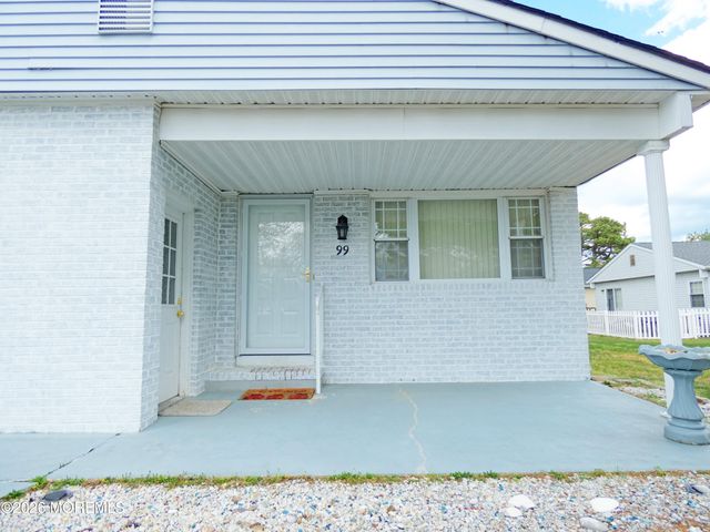 99 Selkirk Avenue, Toms River, NJ 08757