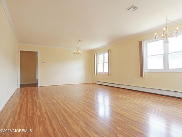 99 Selkirk Avenue, Toms River, NJ 08757