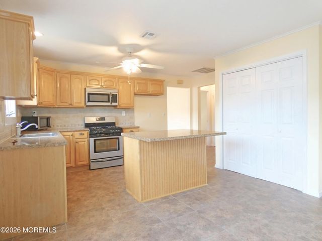 99 Selkirk Avenue, Toms River, NJ 08757