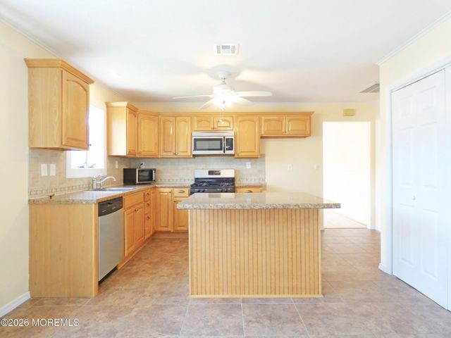 99 Selkirk Avenue, Toms River, NJ 08757