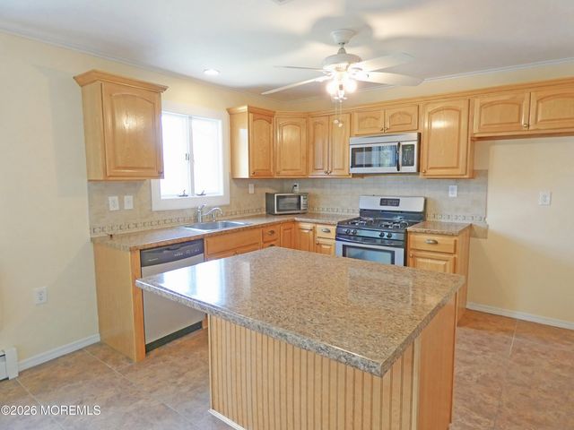 99 Selkirk Avenue, Toms River, NJ 08757