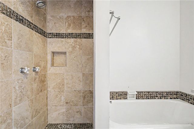 9640 La Salle, Los Angeles, CA 90047