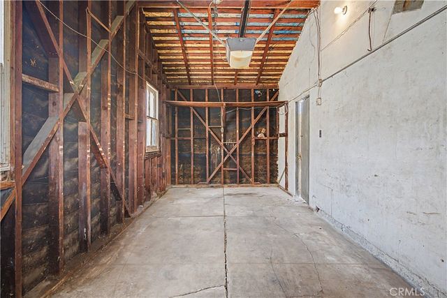 9640 La Salle, Los Angeles, CA 90047