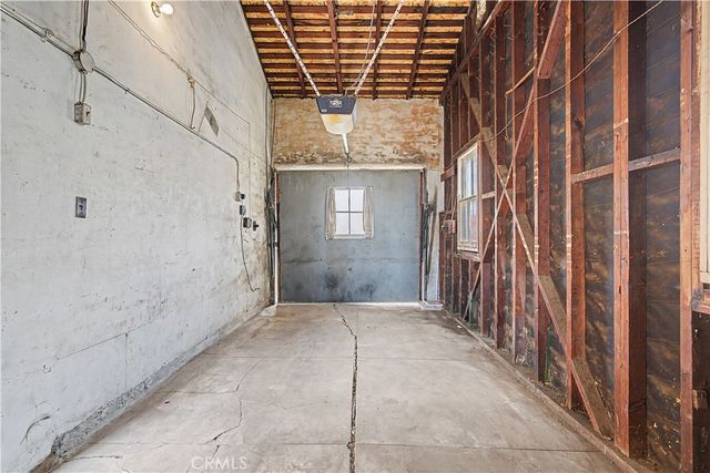 9640 La Salle, Los Angeles, CA 90047