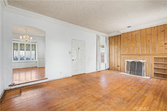 9640 La Salle, Los Angeles, CA 90047