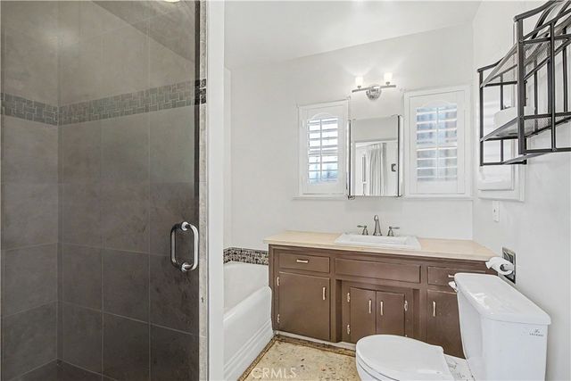 9640 La Salle, Los Angeles, CA 90047