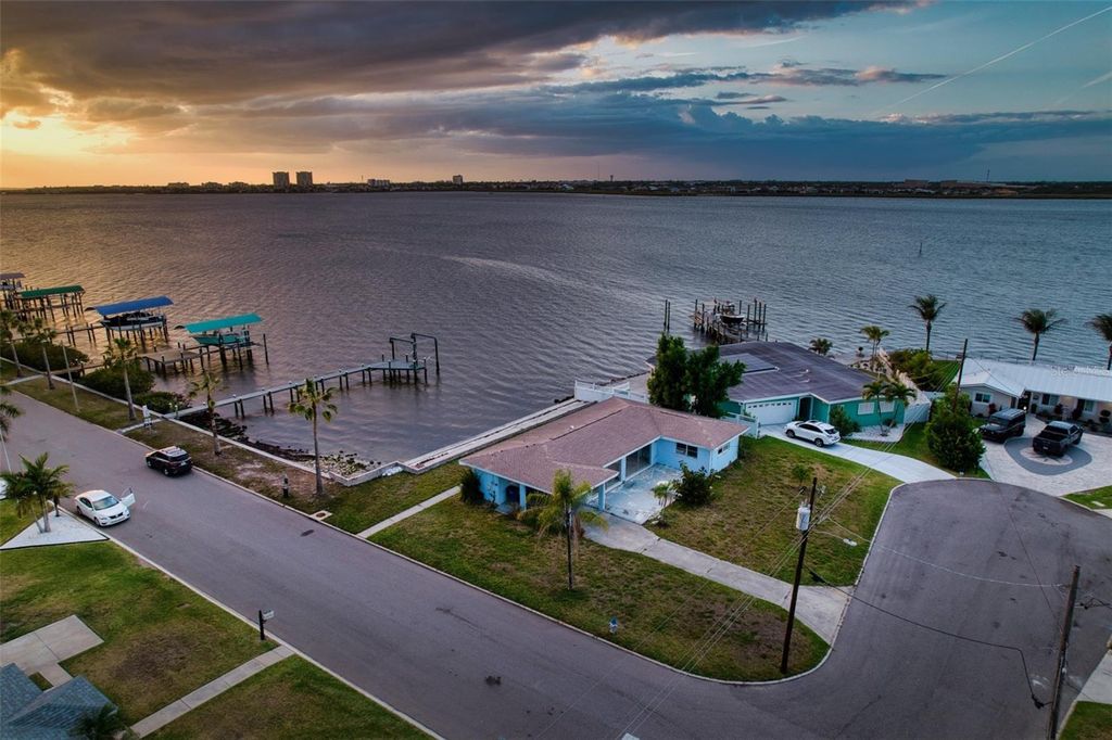Image 20 of property listing at 210 21ST STREET NE, Bradenton, FL 34208