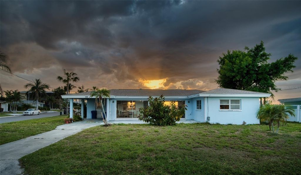 Image 22 of property listing at 210 21ST STREET NE, Bradenton, FL 34208