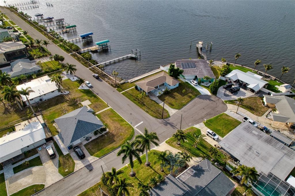 Image 4 of property listing at 210 21ST STREET NE, Bradenton, FL 34208