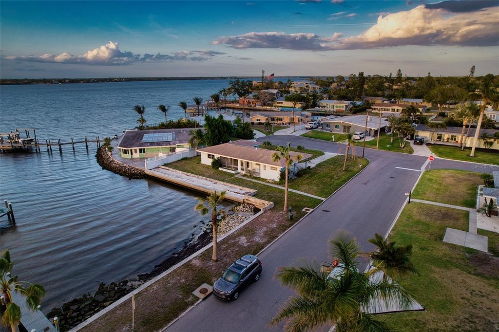 Image 5 of property listing at 210 21ST STREET NE, Bradenton, FL 34208