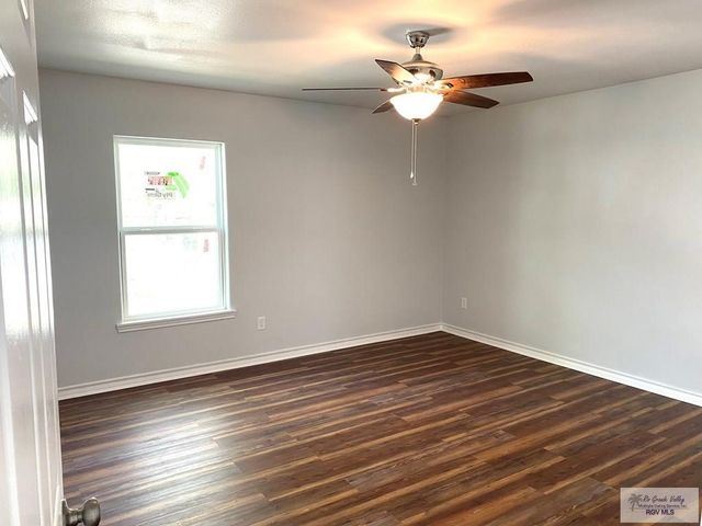 910 Dolores St, Corpus Christi, TX 78405