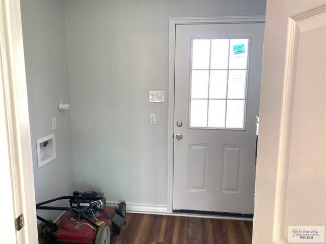 910 Dolores St, Corpus Christi, TX 78405