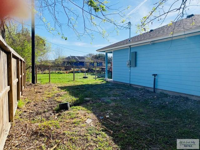 910 Dolores St, Corpus Christi, TX 78405