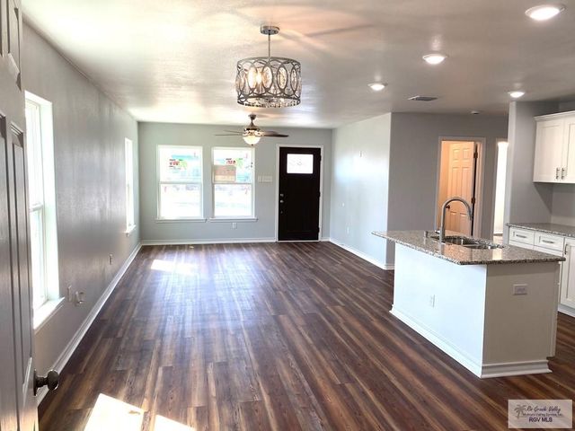 910 Dolores St, Corpus Christi, TX 78405