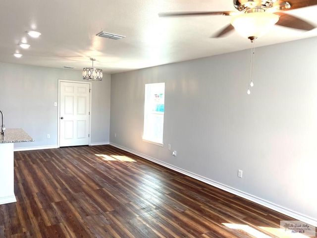 910 Dolores St, Corpus Christi, TX 78405