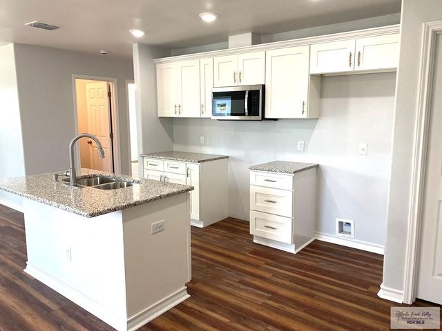 910 Dolores St, Corpus Christi, TX 78405