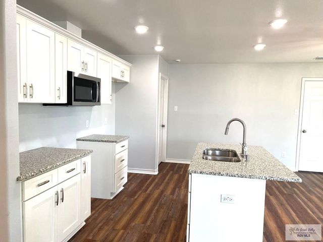 910 Dolores St, Corpus Christi, TX 78405